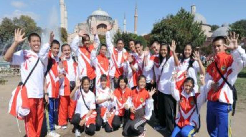 Endonezyalı Karateciler tarihi yarımadaya hayran kaldı