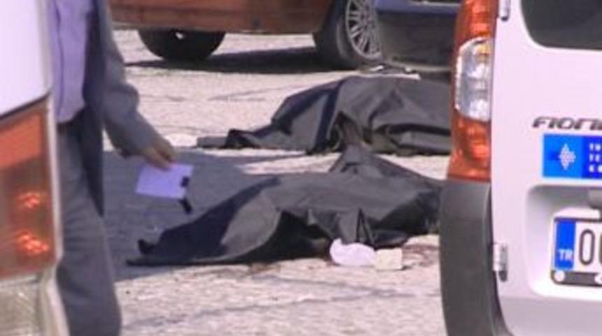 Zeytinburnu'nda sokak ortasında cinayet: 3 &ouml;l&uuml;