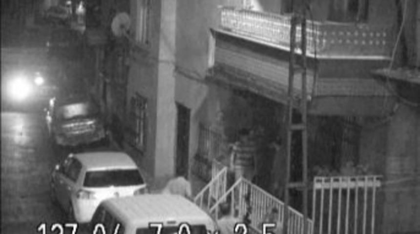 Hacıh&uuml;srev'e uyuşturucu operasyonu polis kamerasında