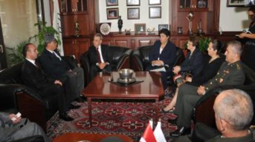 Başkan Kocaoğlu gaziler ve şehit ailelerini ağırladı