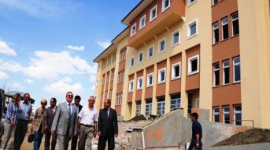 Karaloğlu, okulda incelemelerde bulundu