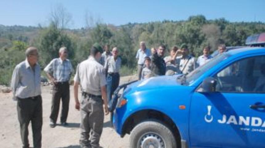 K&ouml;y halkı, moloz d&ouml;k&uuml;lmesini eylemle engelledi