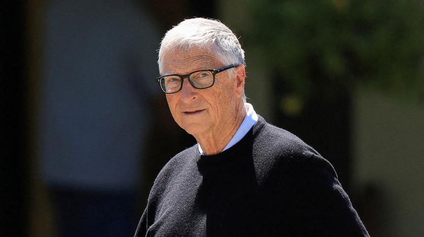 Bill Gates, yapay zekaya dair en acil riski a&ccedil;ıkladı!