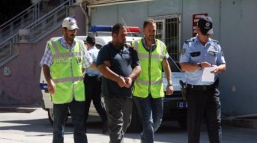 Yaşlı kadının 500 lirasını kaptı ama kaçamadı