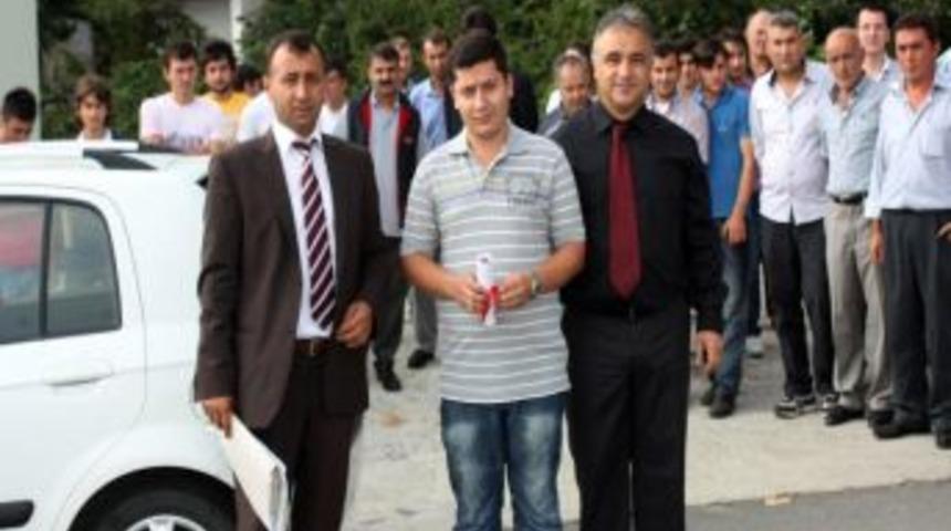 Üç sınavda 100 tam puan alan kursiyere ödül