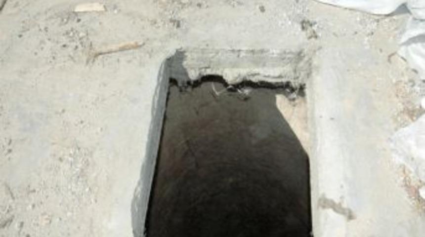 Hurda topladığı evde su kuyusuna d&uuml;şt&uuml;