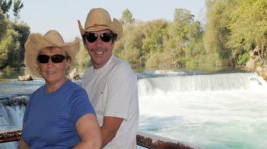 Şelale esnafının y&uuml;z&uuml;n&uuml;, Avrupa'da yaşayan gurbet&ccedil;iler g&uuml;ld&uuml;rd&uuml;