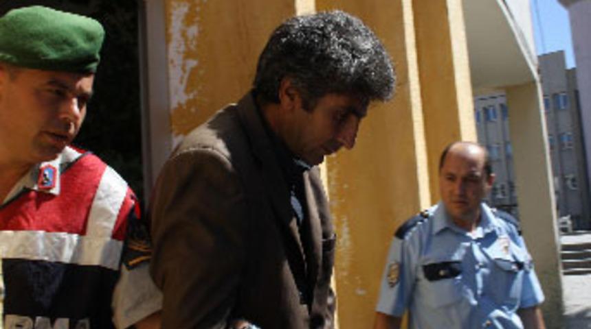 Eşini &ouml;ld&uuml;r&uuml;p bah&ccedil;eye g&ouml;md&uuml;