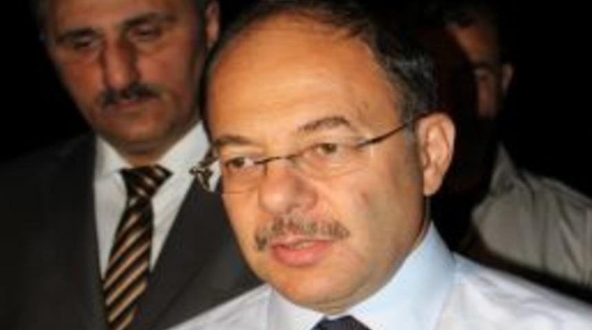 Akdağ, bin 400 yataklı sağlık kampusunun yapılacağı alanda inceleme yaptı