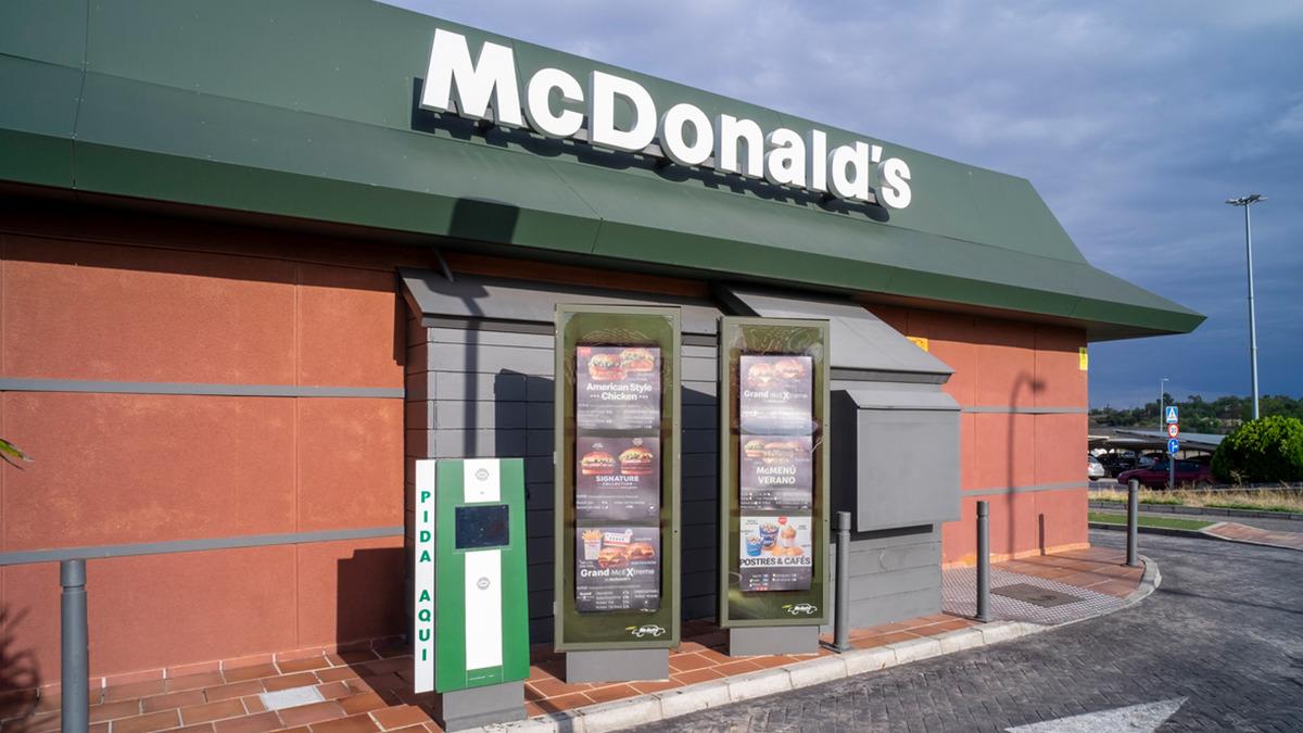 Men&uuml;den restorana her şey yenileniyor: Fast food devinden b&uuml;y&uuml;k d&ouml;n&uuml;ş&uuml;m!  2