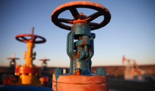 Brent petrol&uuml;n varili 98,96 dolardan işlem g&ouml;r&uuml;yor