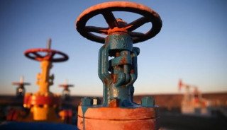Brent petrol&uuml;n varili 98,96 dolardan işlem g&ouml;r&uuml;yor