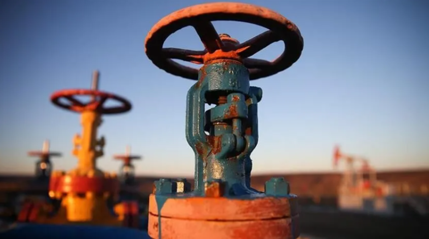 Brent petrol&uuml;n varili 98,96 dolardan işlem g&ouml;r&uuml;yor