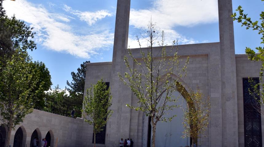 Hulusi Akar, yaptırdığı cami ile adını taşıyan bulvarı bakan olarak a&ccedil;acak