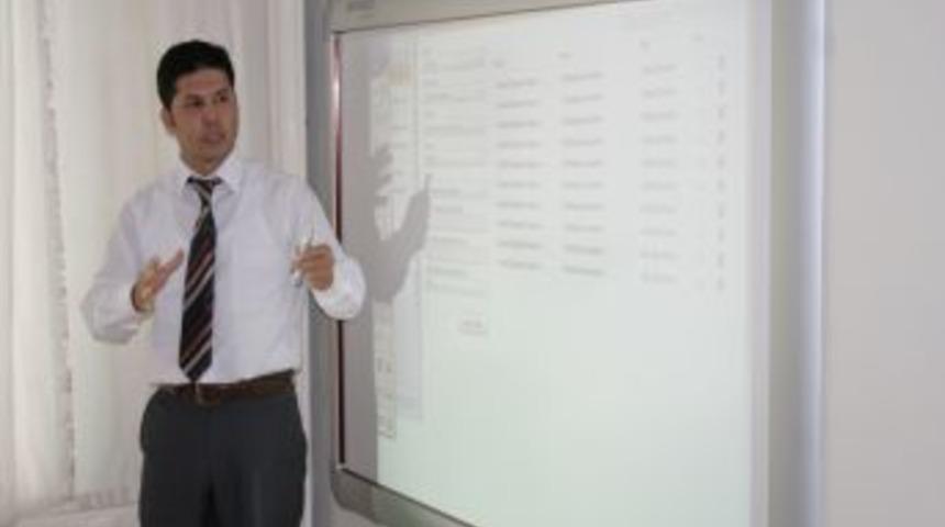 Yeşilırmak veliler i&ccedil;in de akıllı tahta sistemi kurdu