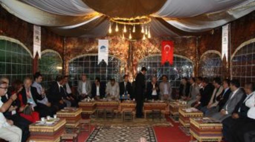 Ke&ccedil;i&ouml;ren Belediye Başkanı Ak, turşu festivalini gezdi