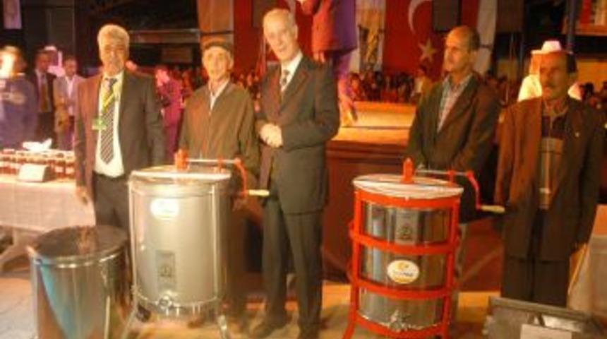 Ula'da bal tadında festival