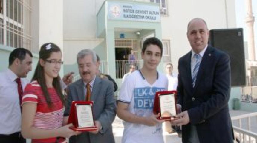 Başarılı &ouml;ğrencilere g&ouml;rkemli uğurlama