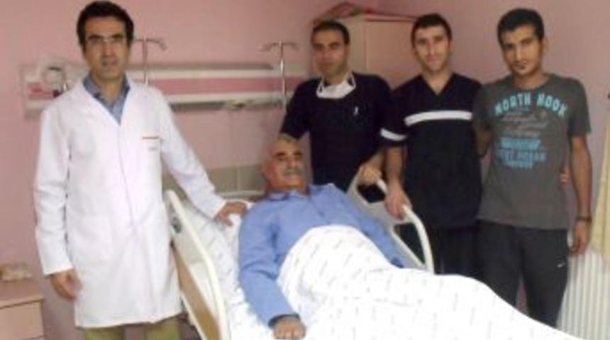 Batman&rsquo;da kanserli b&ouml;breğe başarılı ameliyat