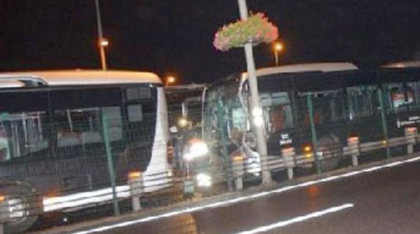 Okmeydanı'nda metrob&uuml;s kazası: 3 yaralı