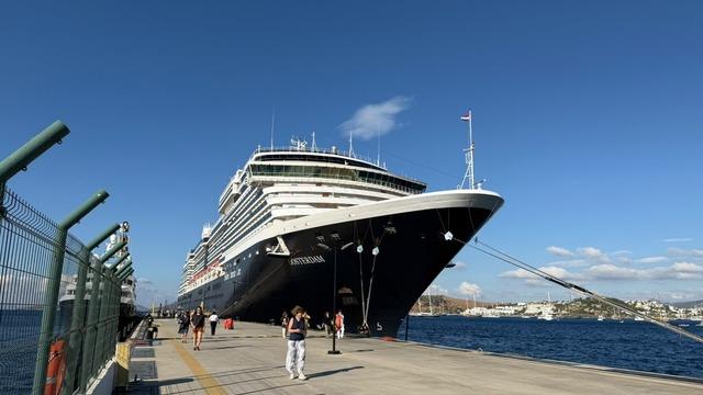 Bodrum'a Oosterdam kruvaziyeriyle 1952 turist geldi