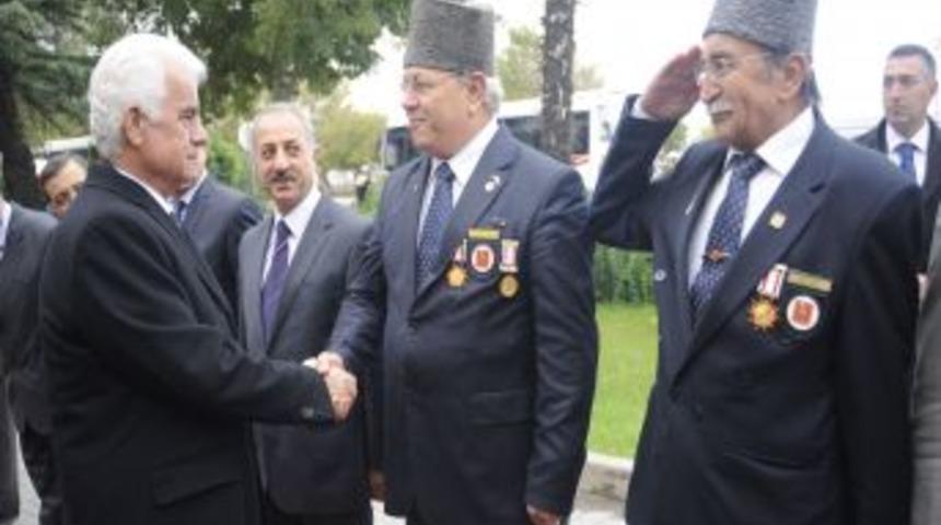 Cumhurbaşkanı Eroğlu: M&uuml;cadelemiz m&uuml;zakere masasında devam edecek