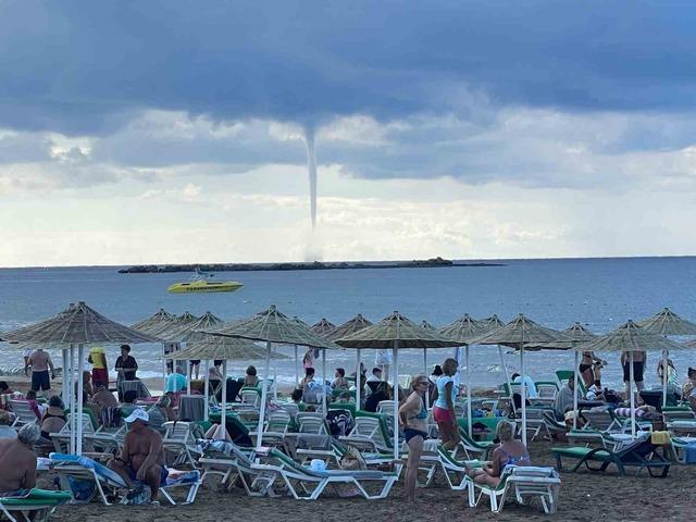 Alanya&rsquo;da deniz &uuml;zerinde dev hortum 2