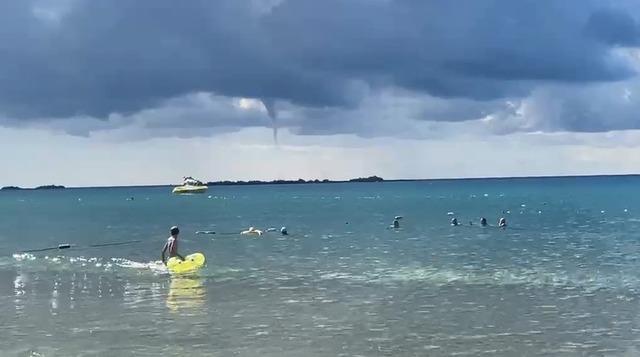 Alanya&rsquo;da deniz &uuml;zerinde dev hortum 1