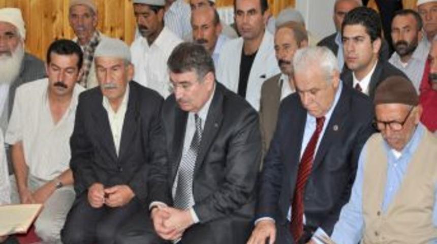 Ter&ouml;r saldırısında hayatını kaybedenler toprağa verildi