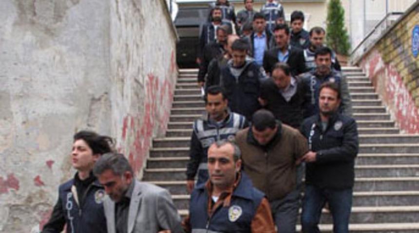 Noterde akılalmaz dolandırıcılık