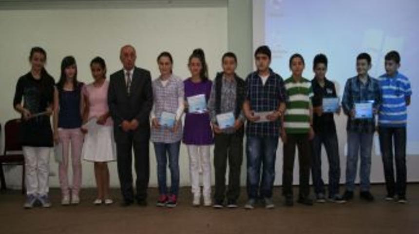 Tekkek&ouml;y Sakarya Dersanesi, mezun ettiği &ouml;ğrencilerini &ouml;d&uuml;llendirdi