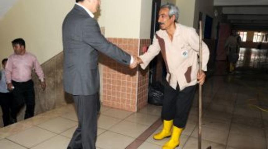 Belediye temizlik ekibi kurdu, okulları artık daha hijyenik