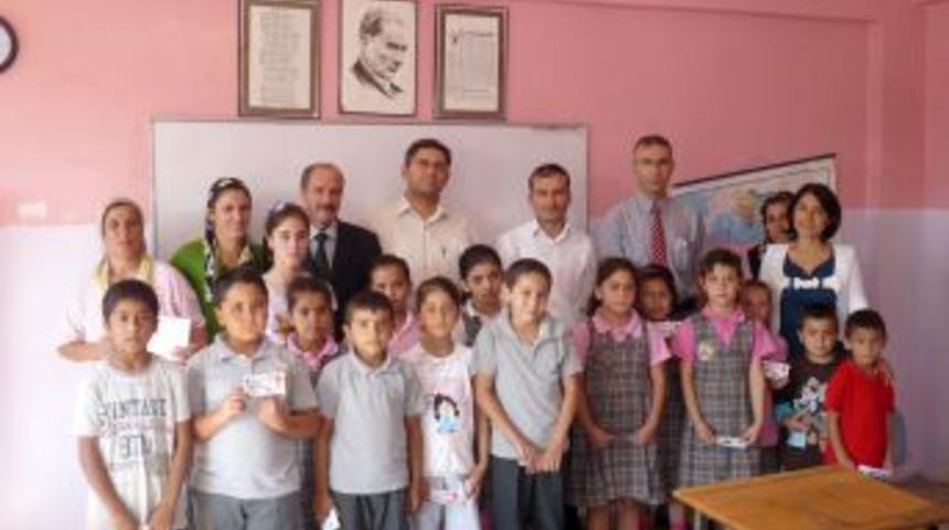 MEGİAD 700 öğrenciye eğitim seti dağıttı