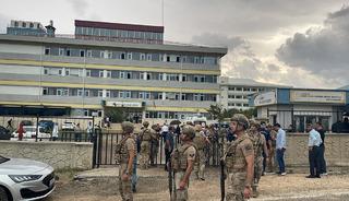 Osmaniye'de korkun&ccedil; olay! Okul bah&ccedil;esinde &ouml;ğretmene silahlı saldırı: Vali Serdenge&ccedil;ti'den a&ccedil;ıklama