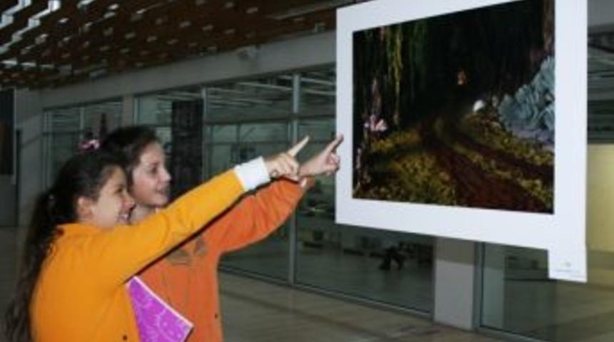 K&uuml;lt&uuml;rl&uuml; &ouml;ğrenciler FotoFest fotoğraflarını gezdi