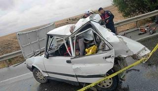 Eskişehir&rsquo;de tır otomobile arkadan &ccedil;arptı: 2 &ouml;l&uuml;
