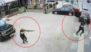Ankara'da kanlı hesaplaşma! Ara&ccedil;tan silahı &ccedil;ıkartıp kurşun yağdırdı: 1 &ouml;l&uuml;, 1 yaralı