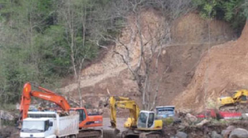 HES &ccedil;alışanlarıyla k&ouml;yl&uuml;ler birbirine girdi