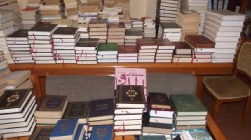 Bozdağ&rsquo;dan, Bozok &Uuml;niversitesi&rsquo;ne 2 bin kitap bağışı