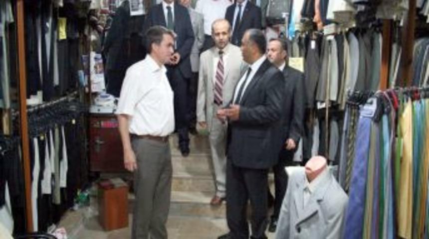 Vali &Ccedil;ift&ccedil;i, sarrafların trafik d&uuml;zenlemesi talebini olumlu karşıladı