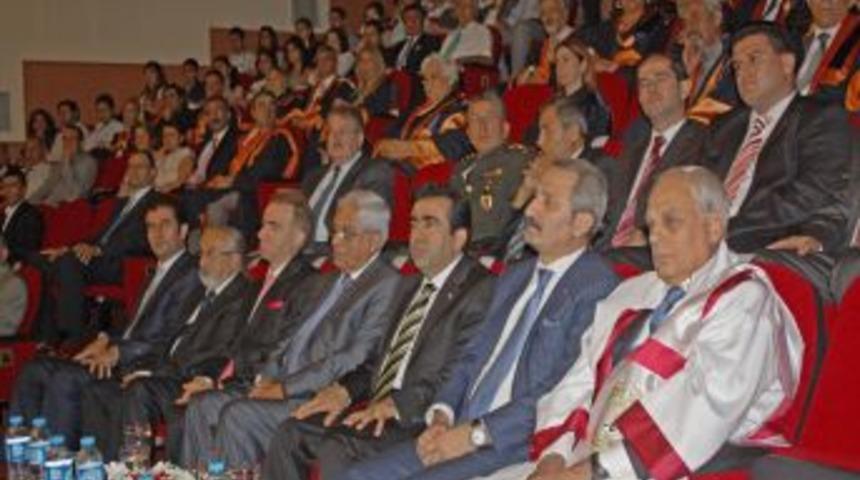 Bakana atamadıkları yumurtaları g&uuml;venlik&ccedil;ilere attılar