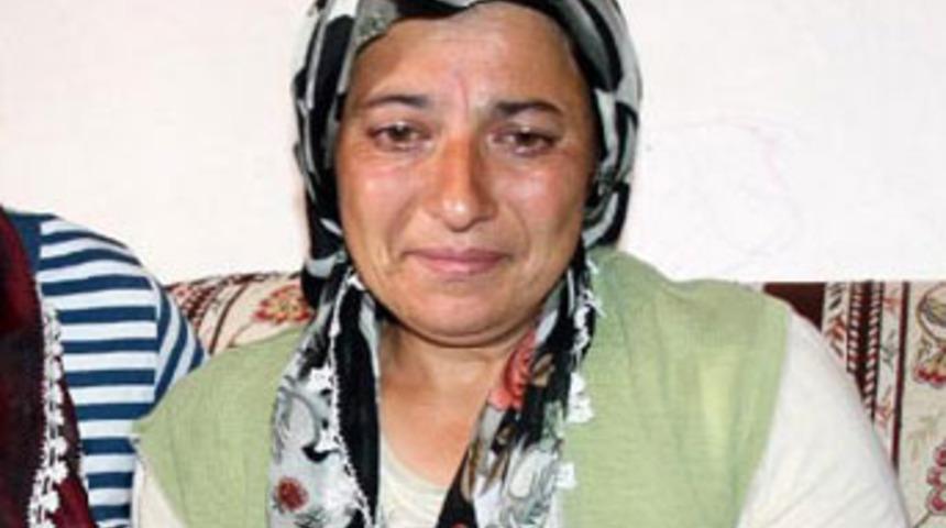 4 yaşından beri g&ouml;rmediği oğlu i&ccedil;in ağladı