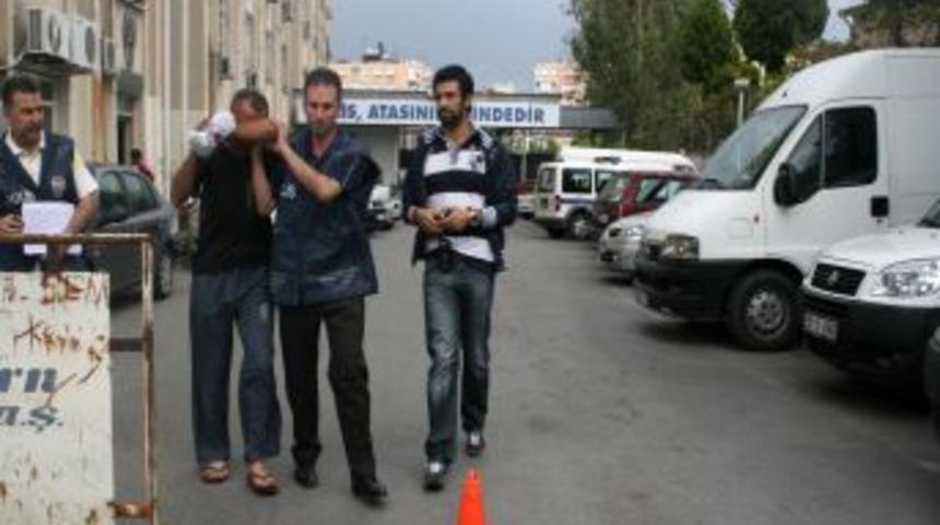 Ev arkadaşını &ouml;ld&uuml;rd&uuml;ğ&uuml; iddiasıyla yakalandı