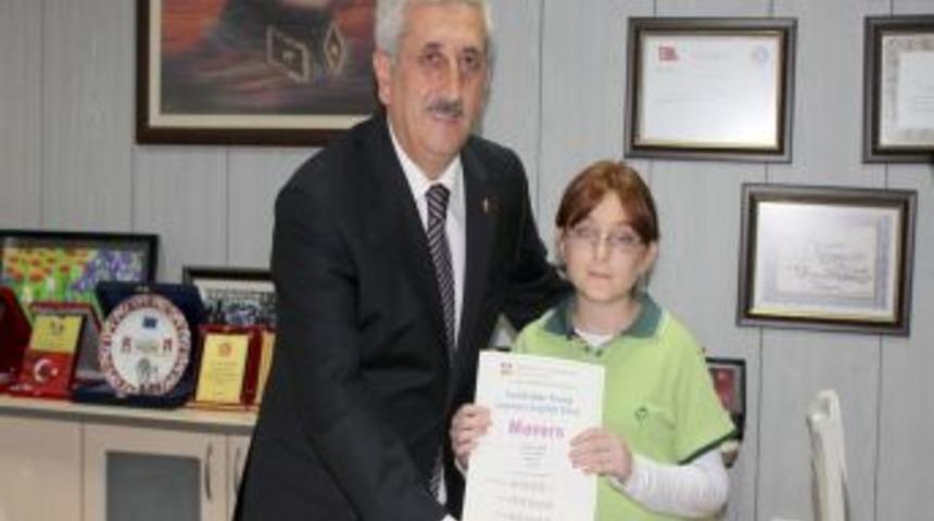 Cambridge'in dil sınavına giren Safvet Koleji &ouml;ğrencileri sertifikalarını aldı