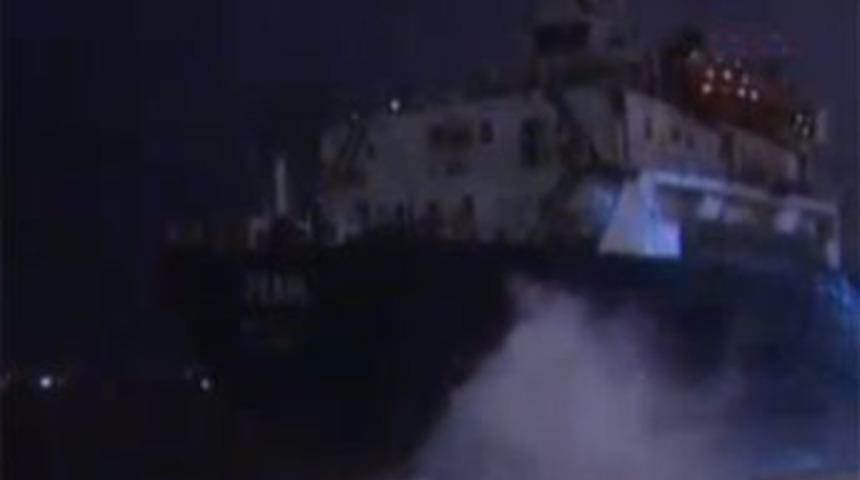 İstanbul'da gemiler karaya vurdu