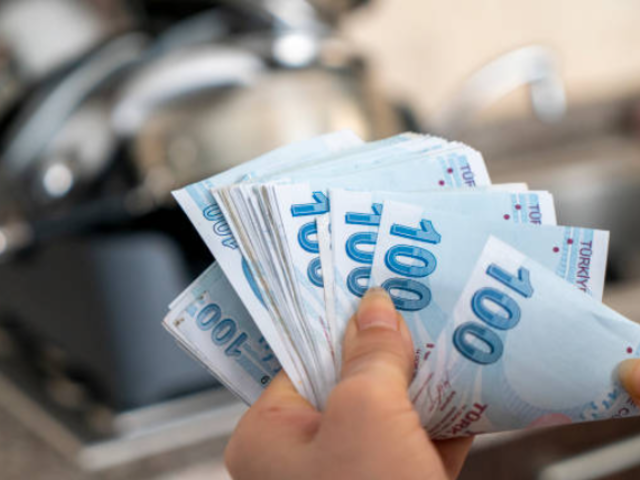 Emekli promosyonlarında rakamlar belli oldu! Banka banka g&uuml;ncel &ouml;demeler (Ziraat, Yapı Kredi, Akbank)