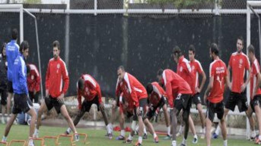 Mehmet &Ouml;zdilek: Beşiktaş&rsquo;ı İstanbul&rsquo;da yenecek potansiyelimiz var