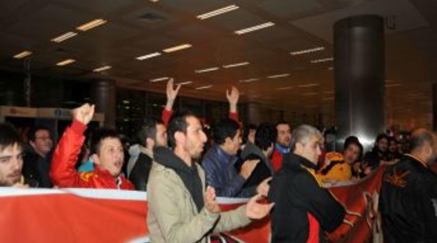 Şampiyonlar İstanbul'a D&ouml;nd&uuml;