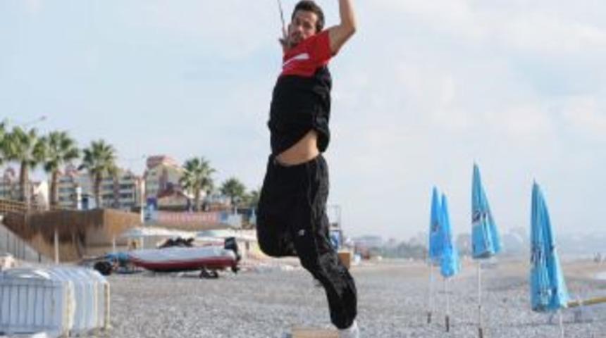 Badminton’un yükselen değerleri Özge ve Murat'ın hedefi Londra