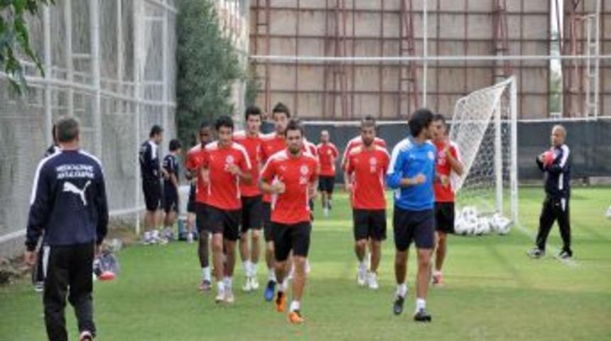 Galatasaraylı eski futbolcular, sahadan 3 puanla ayrılacaklarına inanıyor